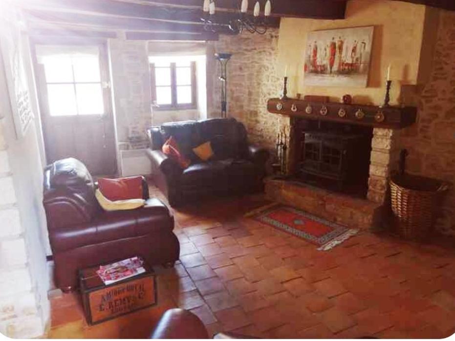 Traditional Stone Cottage Condac 外观 照片